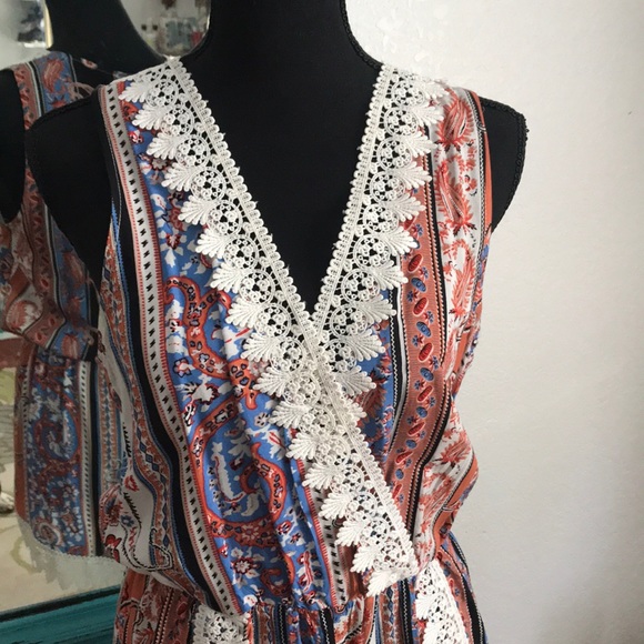 Romper with lace trim - Picture 2 of 4